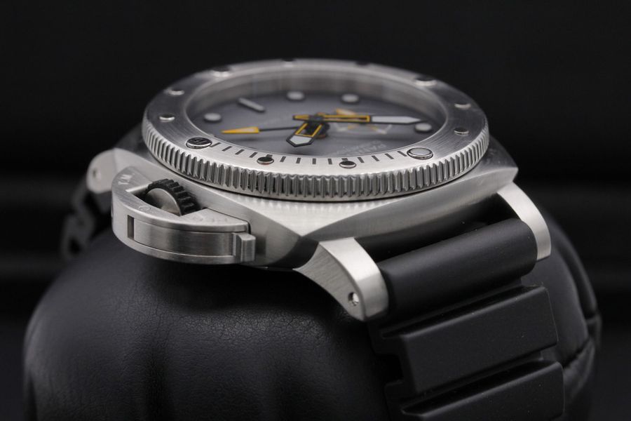 Panerai Submersible PAM01323